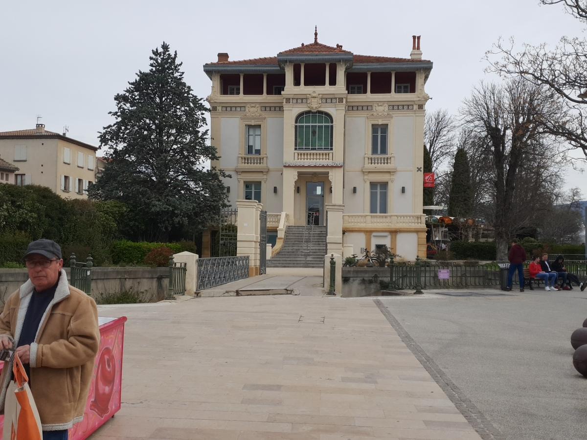 Jolie Appartement, L'Enclave Des Secrets L'Isle-sur-la-Sorgue Exterior photo